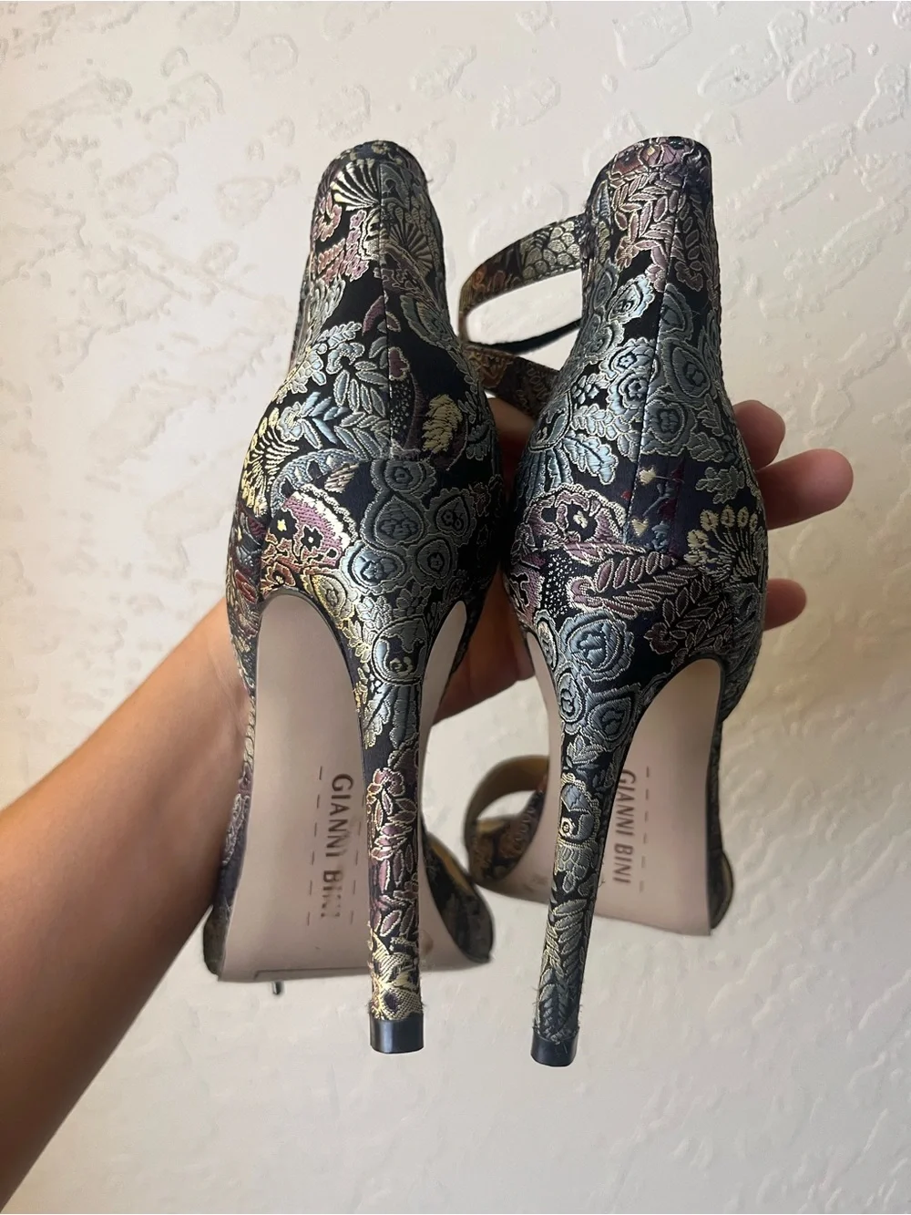 Gianni Bini stylish lace